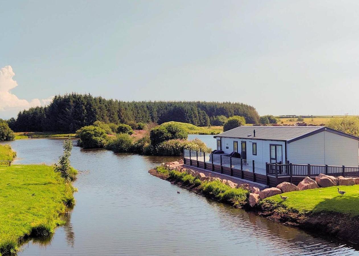 Luxury Lakeside Lodge With Htub Beautiful Views 애넌 외부 사진