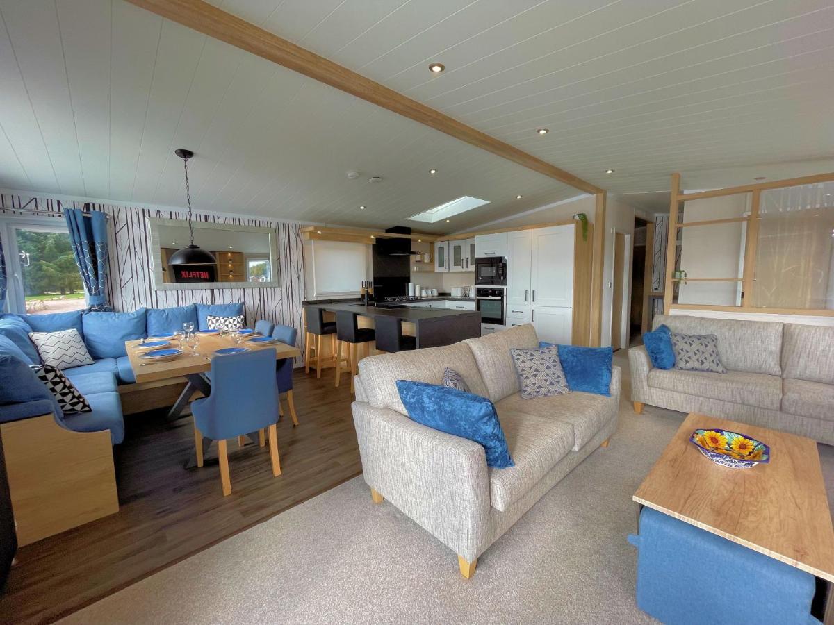 Luxury Lakeside Lodge With Htub Beautiful Views 애넌 외부 사진