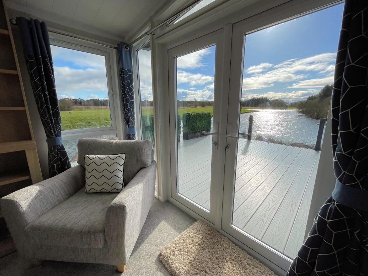 Luxury Lakeside Lodge With Htub Beautiful Views 애넌 외부 사진