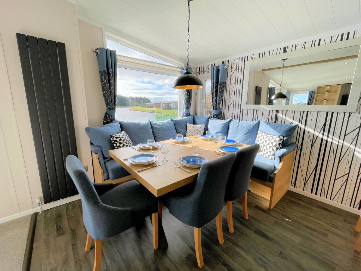 Luxury Lakeside Lodge With Htub Beautiful Views 애넌 외부 사진