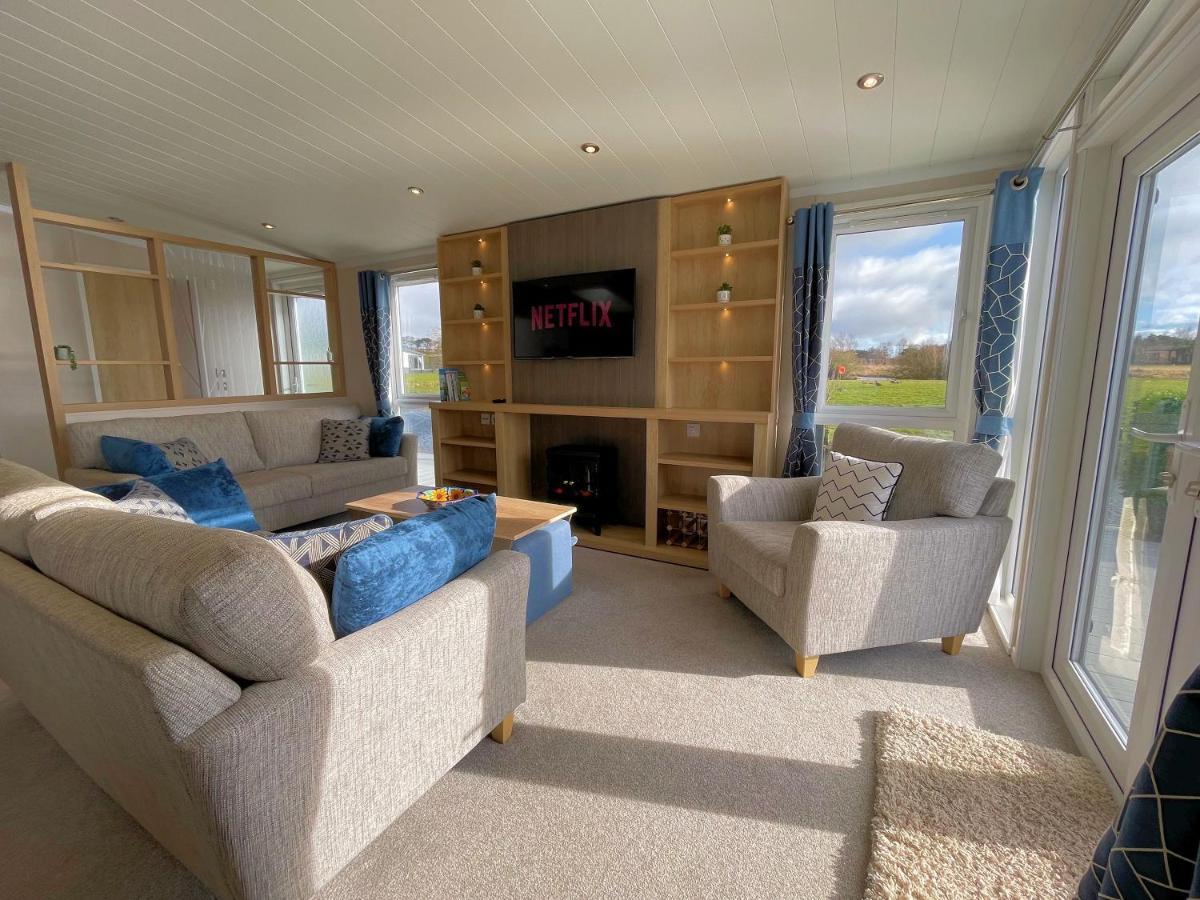 Luxury Lakeside Lodge With Htub Beautiful Views 애넌 외부 사진