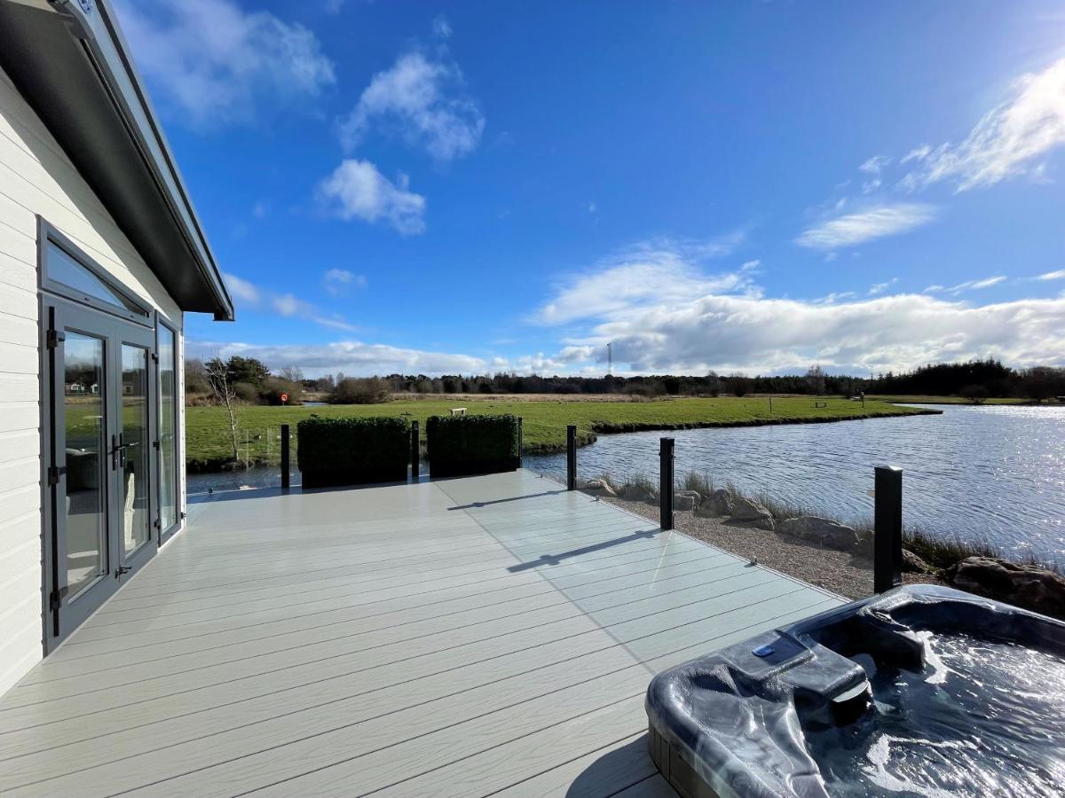 Luxury Lakeside Lodge With Htub Beautiful Views 애넌 외부 사진