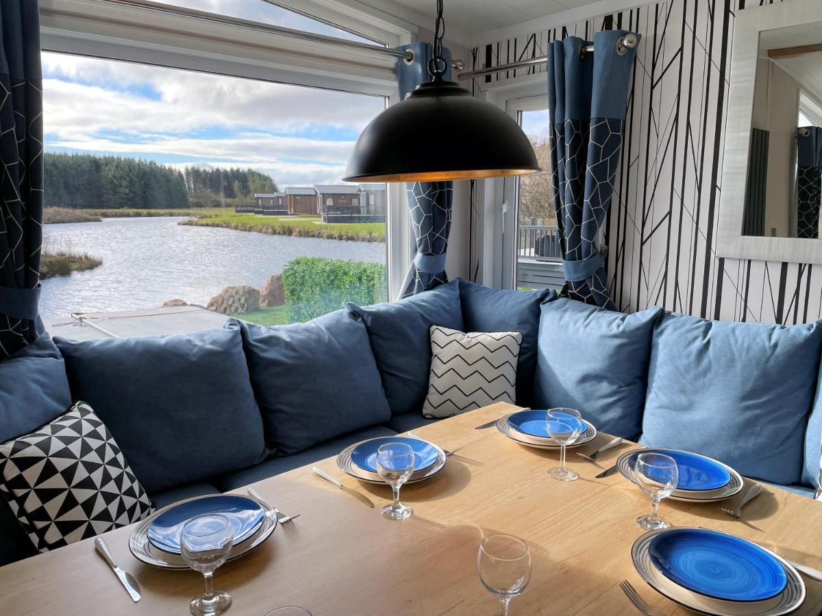 Luxury Lakeside Lodge With Htub Beautiful Views 애넌 외부 사진