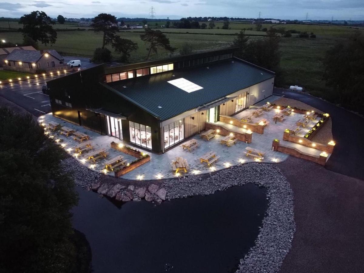 Luxury Lakeside Lodge With Htub Beautiful Views 애넌 외부 사진