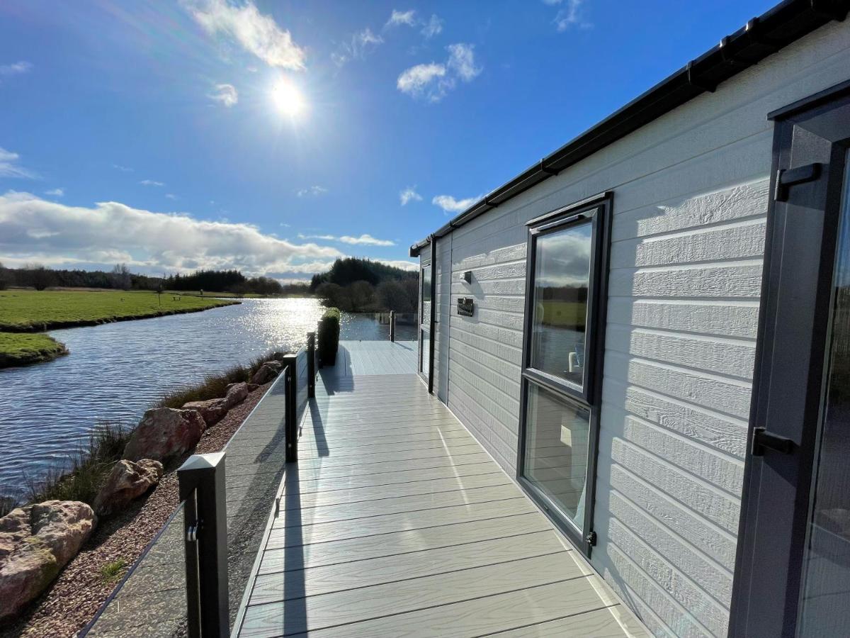 Luxury Lakeside Lodge With Htub Beautiful Views 애넌 외부 사진