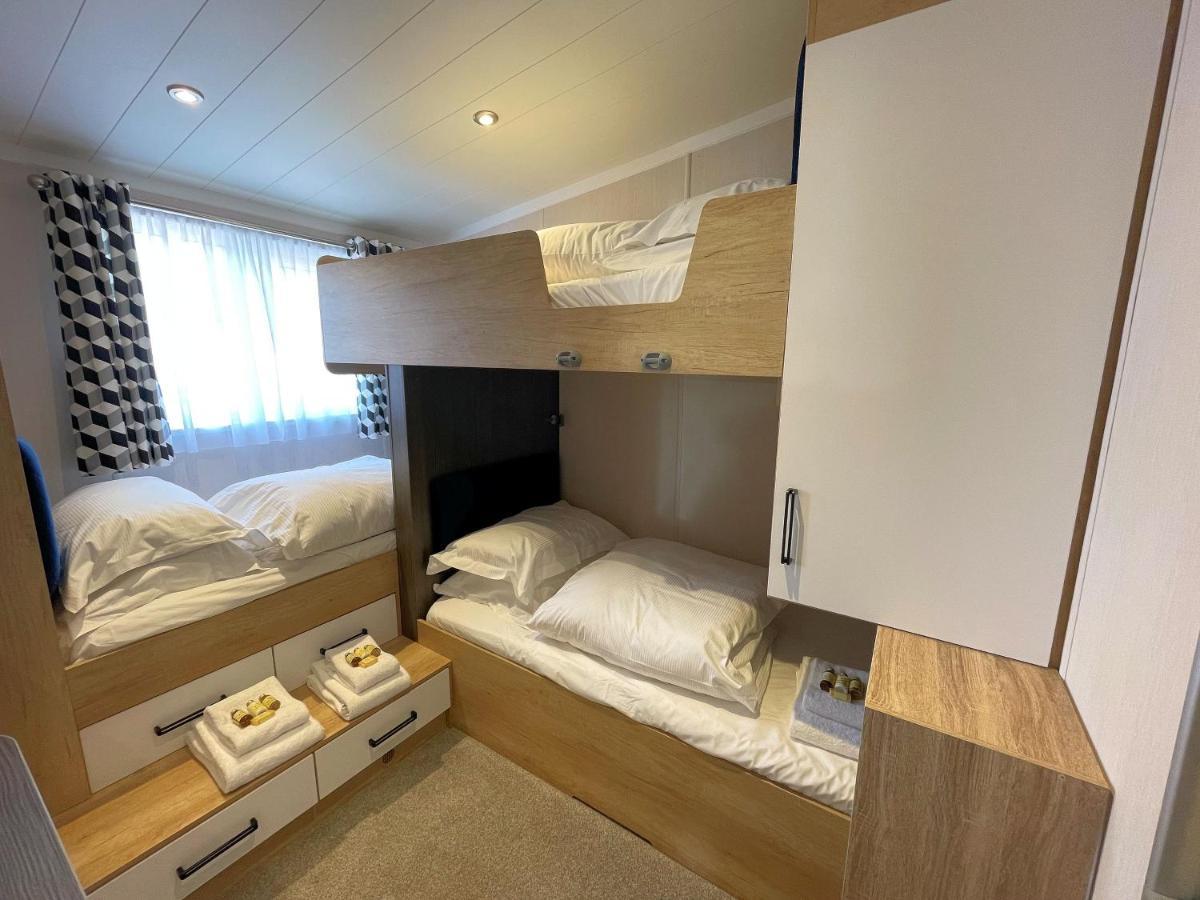 Luxury Lakeside Lodge With Htub Beautiful Views 애넌 외부 사진